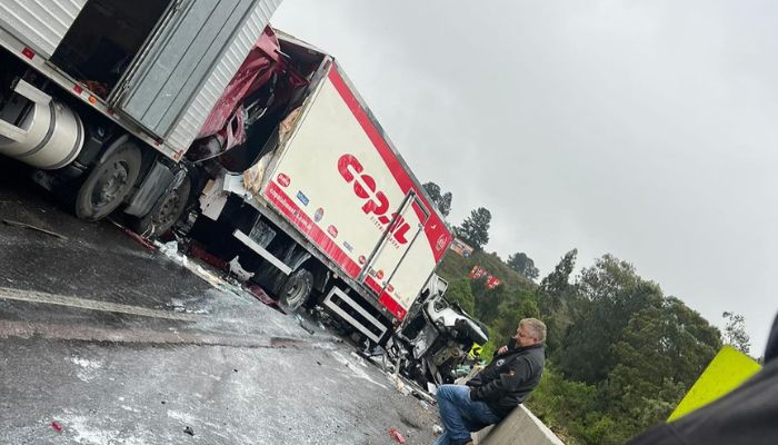 Acidente com 17 veículos deixam uma pessoa morta e cinco feridas em Balsa Nova, no Paraná